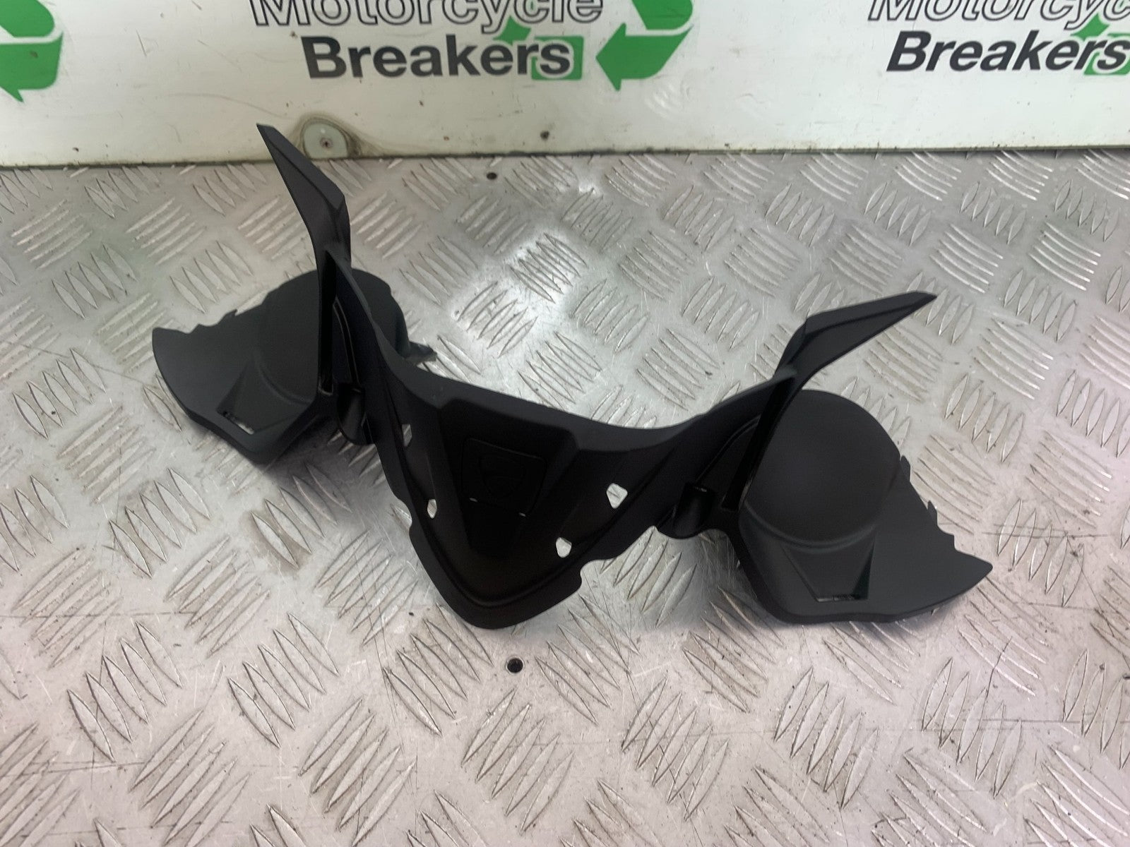 DUCATI 1299 PANIGALE TOP FAIRING INFILL PANEL YEAR 2016 (CMB 1187)