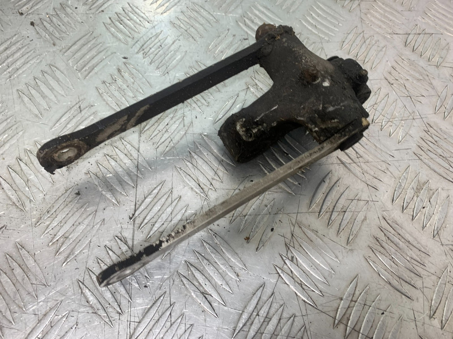 KAWASAKI ZX9R ZX9 E1 REAR SHOCK LINKAGE   YEAR 2000-01  (CMB1171)