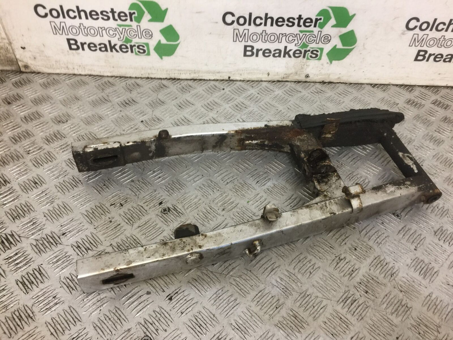 HONDA CBR125 CBR 125 SWINGARM  YEAR 2004-06  (STOCK 688)
