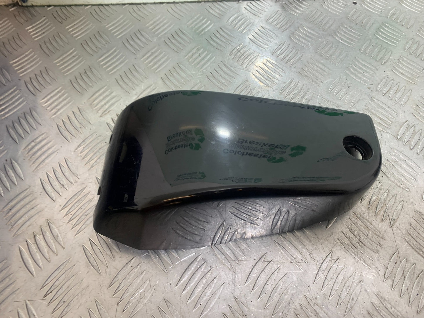 KAWASAKI VN1500 CLASSIC SEAT SIDE PANEL  YEAR 1999 -2006 (CMB1166)