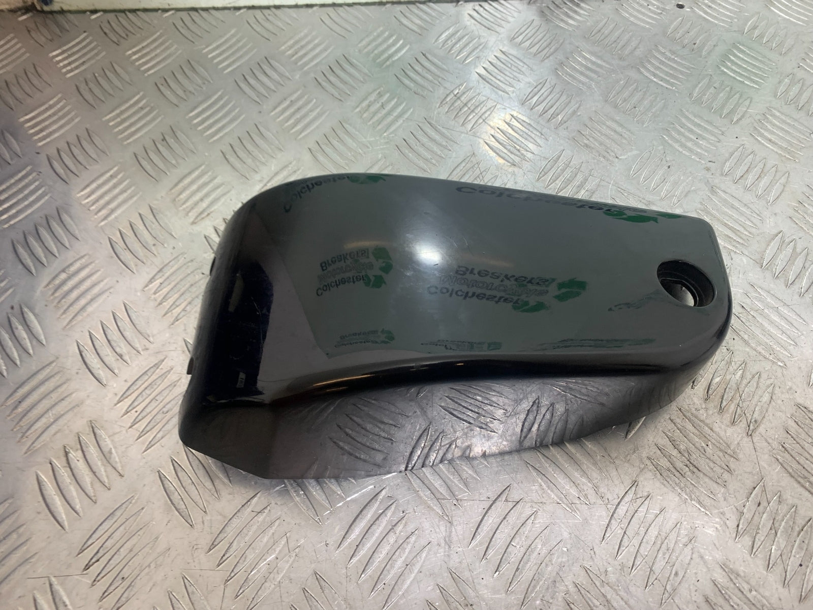 KAWASAKI VN1500 CLASSIC SEAT SIDE PANEL  YEAR 1999 -2006 (CMB1166)