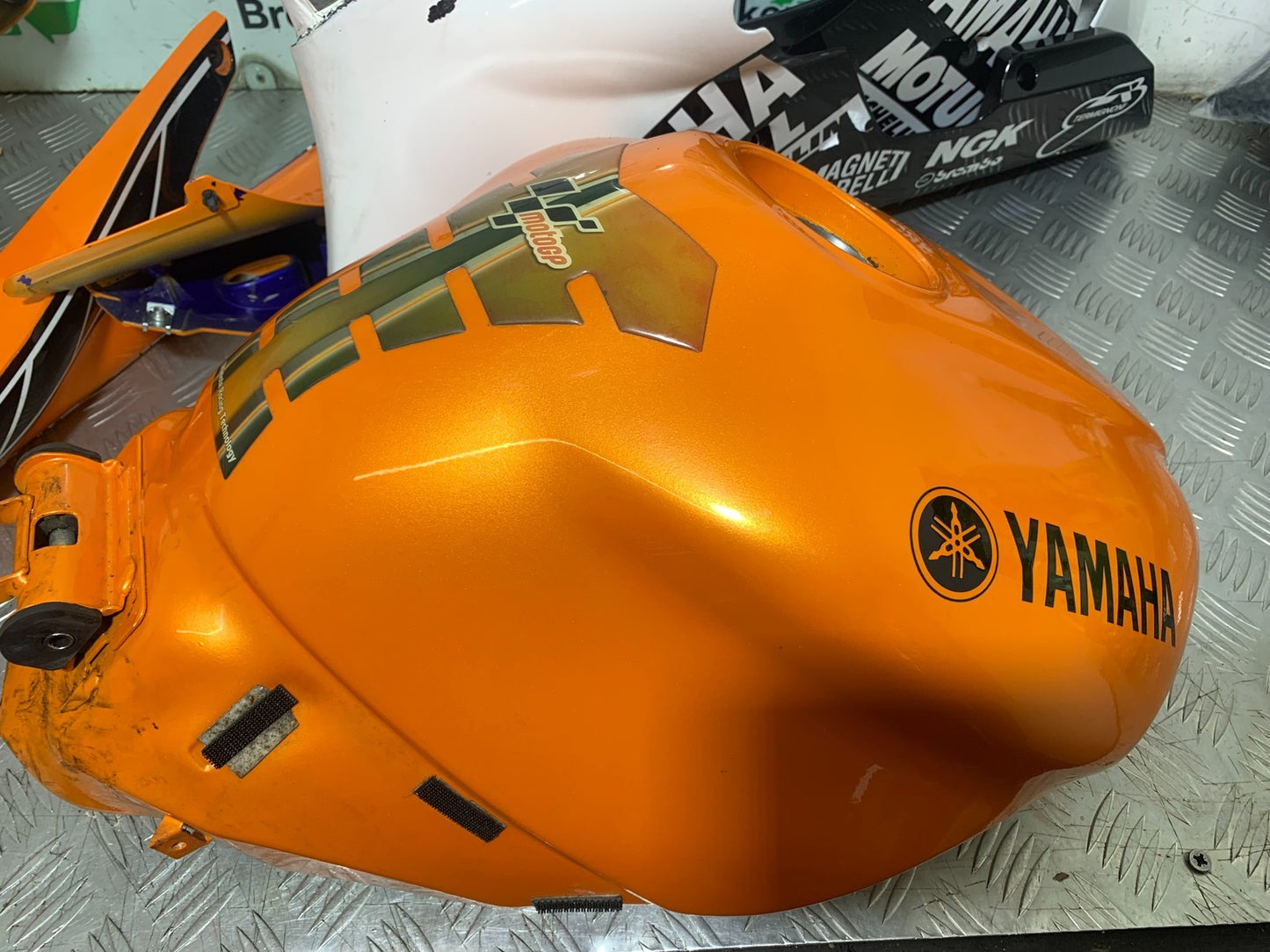 YAMAHA YZF R1 4XV BODY KIT AND PETROL TANK YEAR 1998-99 (CMB1291)