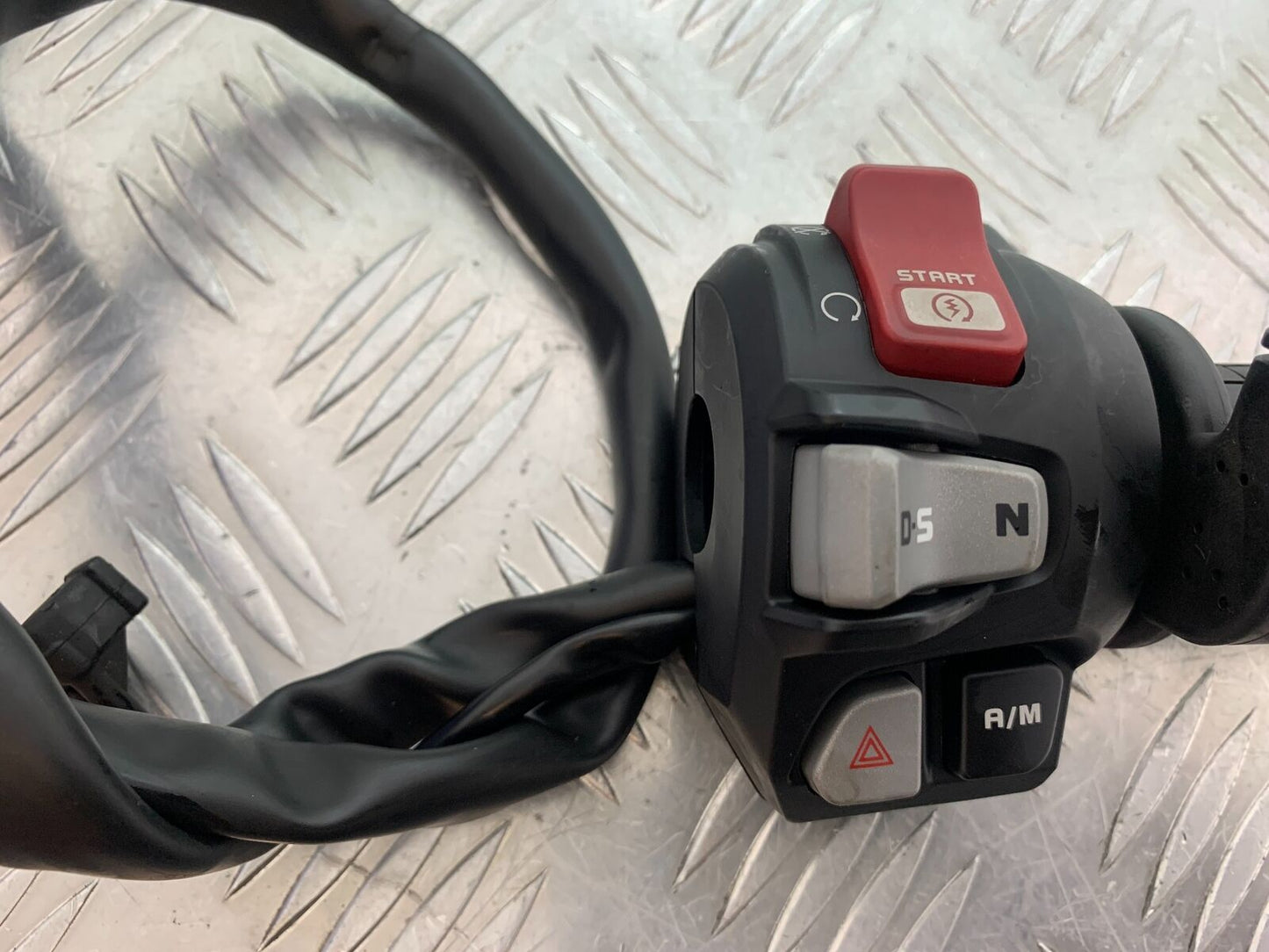 HONDA CRF1000 (DCT) AFRICA TWIN RIGHT SWITCH GEAR   YEAR 2017 (CMB1030)