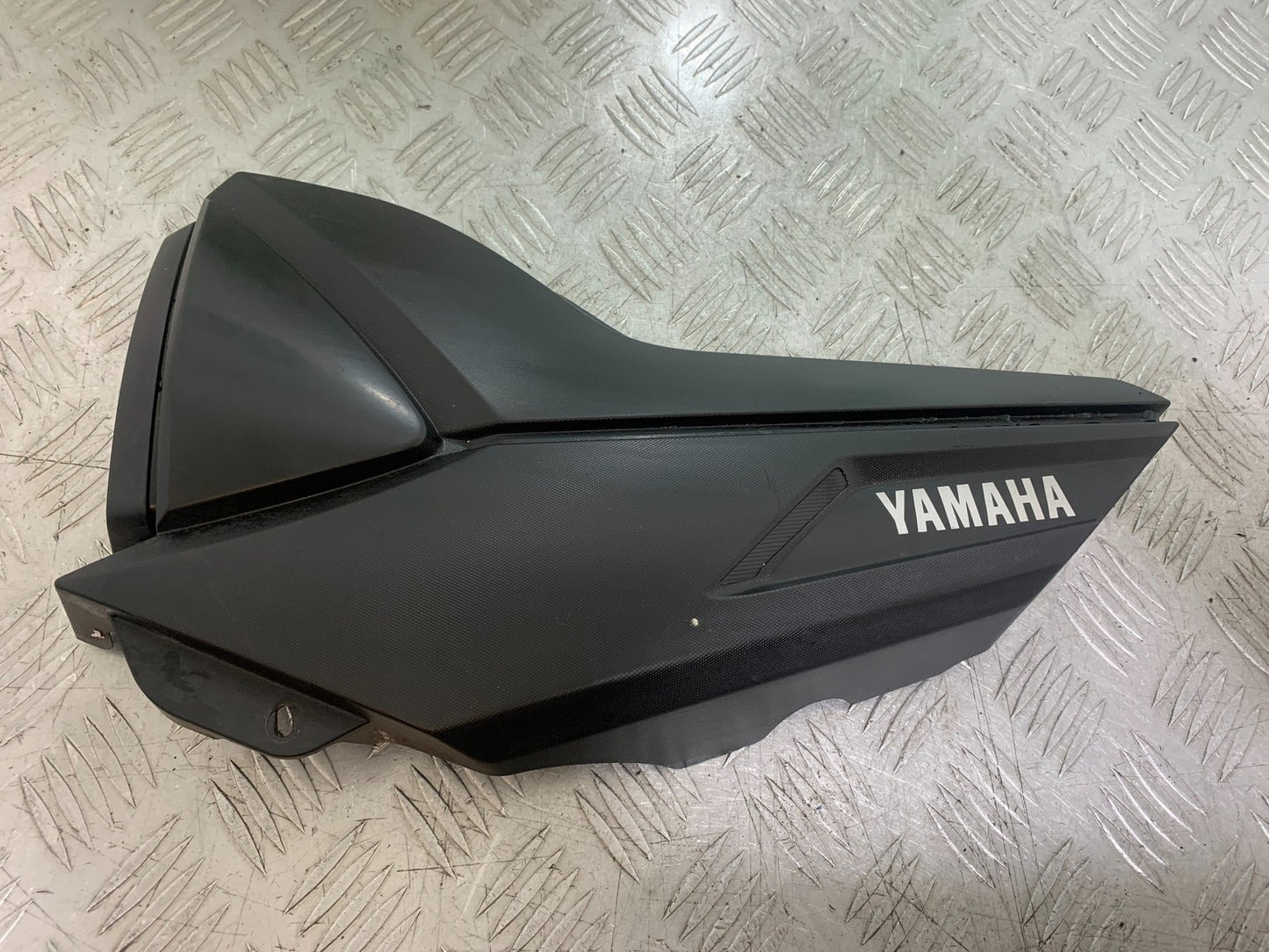 YAMAHA YS125 YS 125 LEFT SEAT PANEL  YEAR 2017-2021 (CMB1321)
