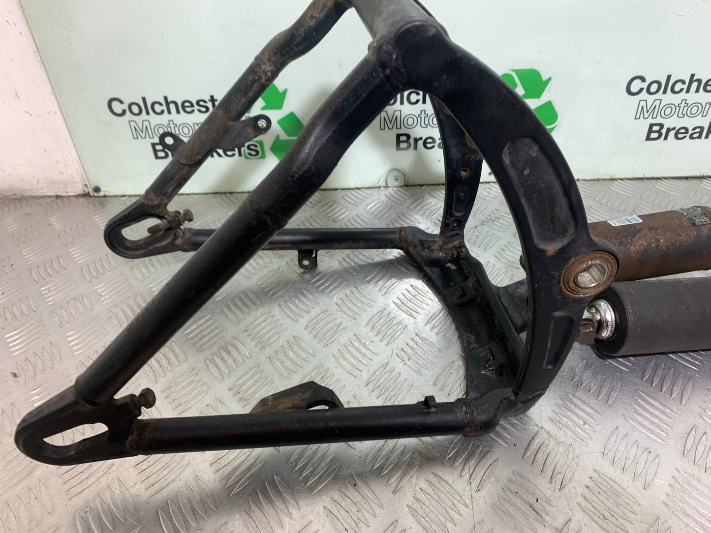 HARLEY DAVIDSON FXS BLACKLINE 1585 SWINGARM AND SHOCKS   YEAR 2012 (CMB1147)
