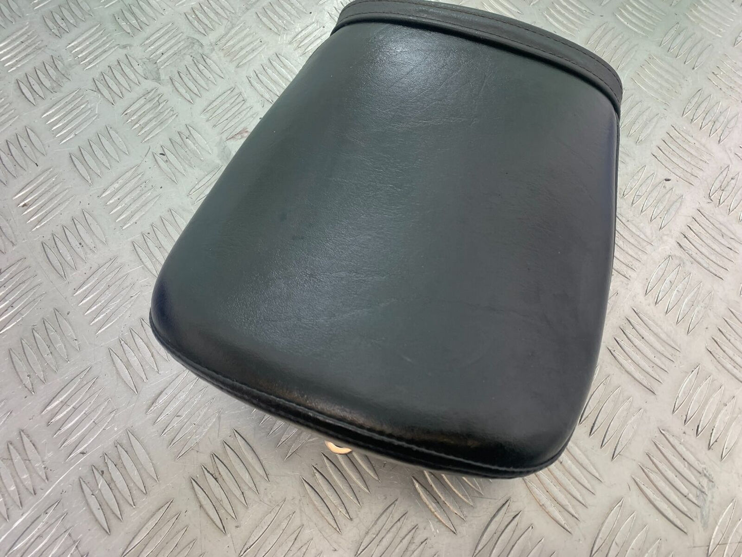 YAMAHA XVS 1100 DRAGSTAR REAR SEAT  YEAR 2000-2007 (CMB1108)