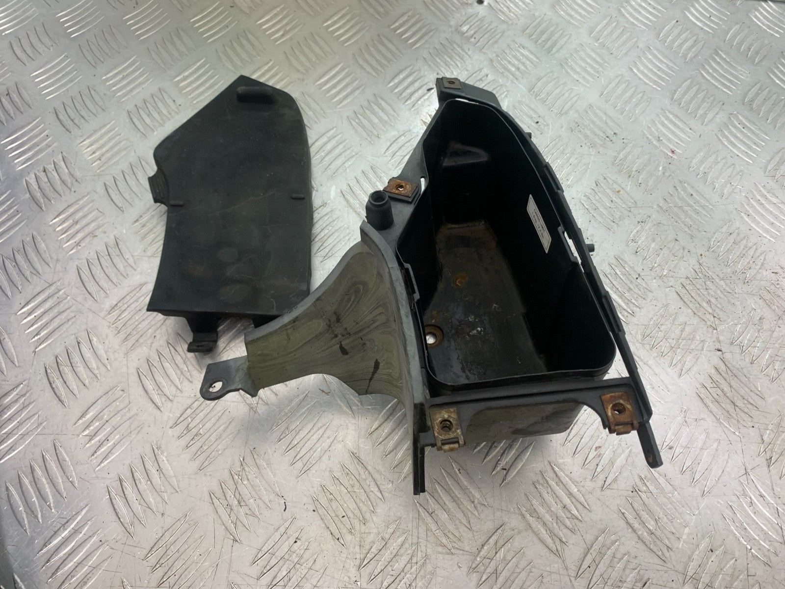 HONDA NT650 V DEAUVILLE RIGHT POCKET AND LID  YEAR 1999 (CMB1268)