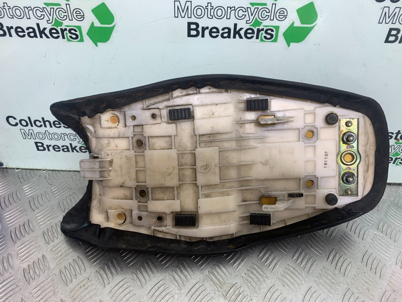 SUZUKI GSF600 GSF 600 BANDIT SEAT  YEAR 2001-2003 (CMB1157)