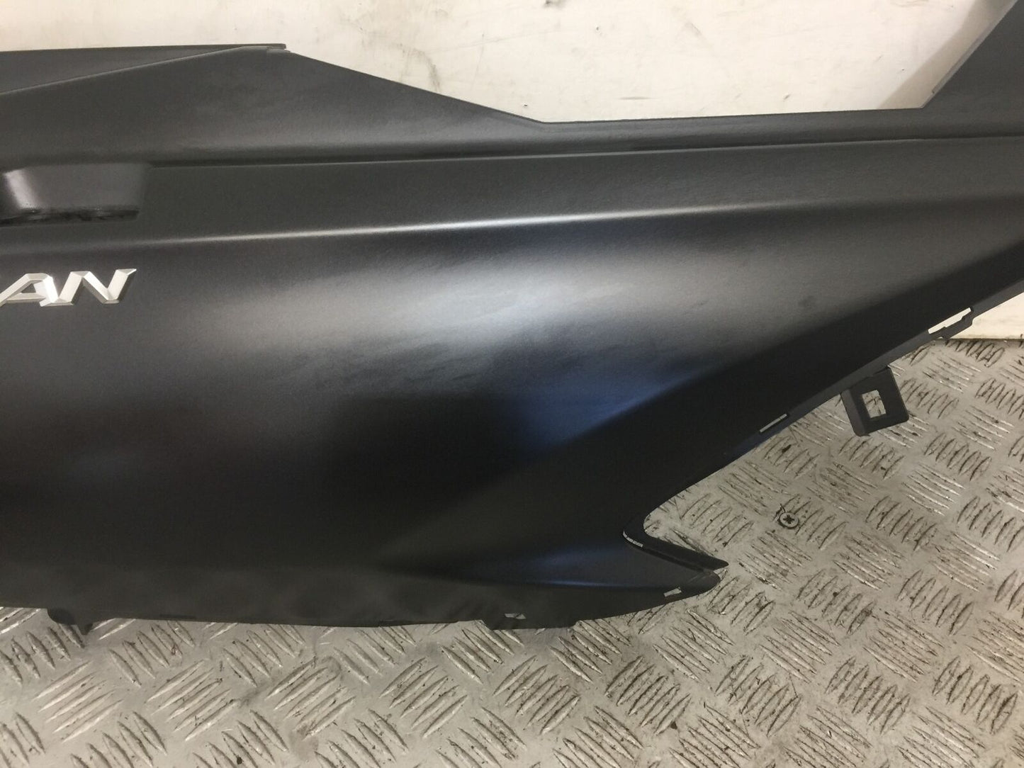 SUZUKI 650 BURGMAN SEAT PANEL  YEAR 2014-2018 (STOCK 769)