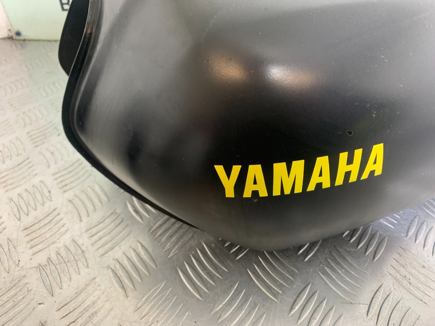 YAMAHA XJR1300 XJR 1300 PETROL TANK  1999-2003 (CMB1119)