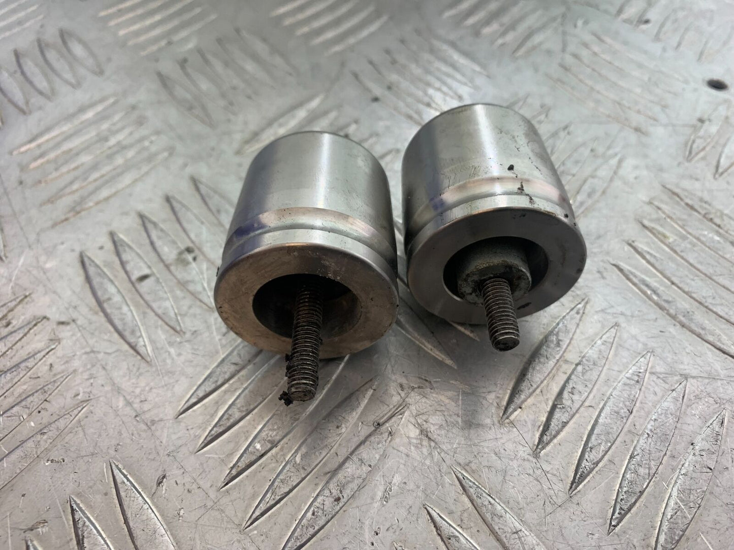 TRIUMPH 955i SPRINT ST BAR END WEIGHTS  YEAR 1999-2004 (CMB1124)