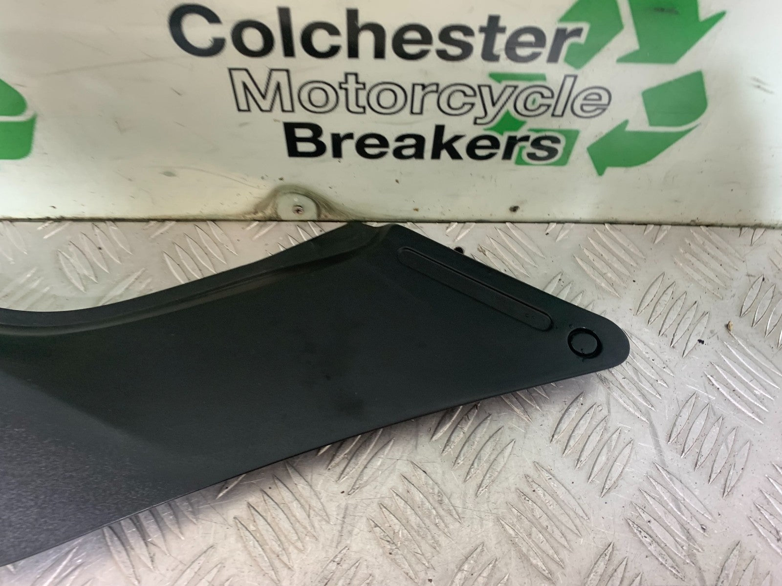 HONDA NT650 V DEAUVILLE RIGHT SEAT PANEL  YEAR 1998-01 (CMB1320)