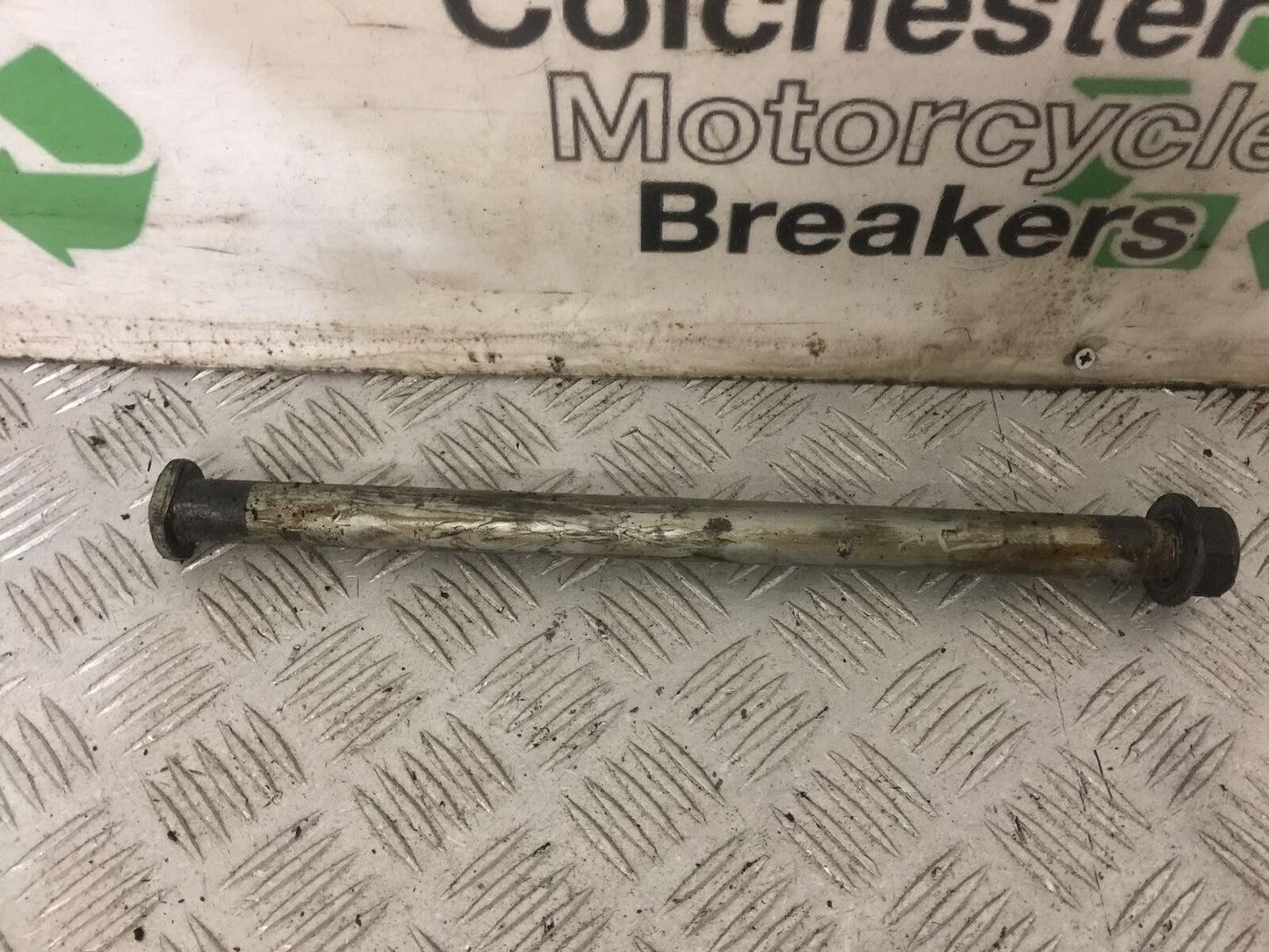 YAMAHA R6 5EB SWINGARM SPINDLE  YEAR 1999-2002 (STOCK 823)