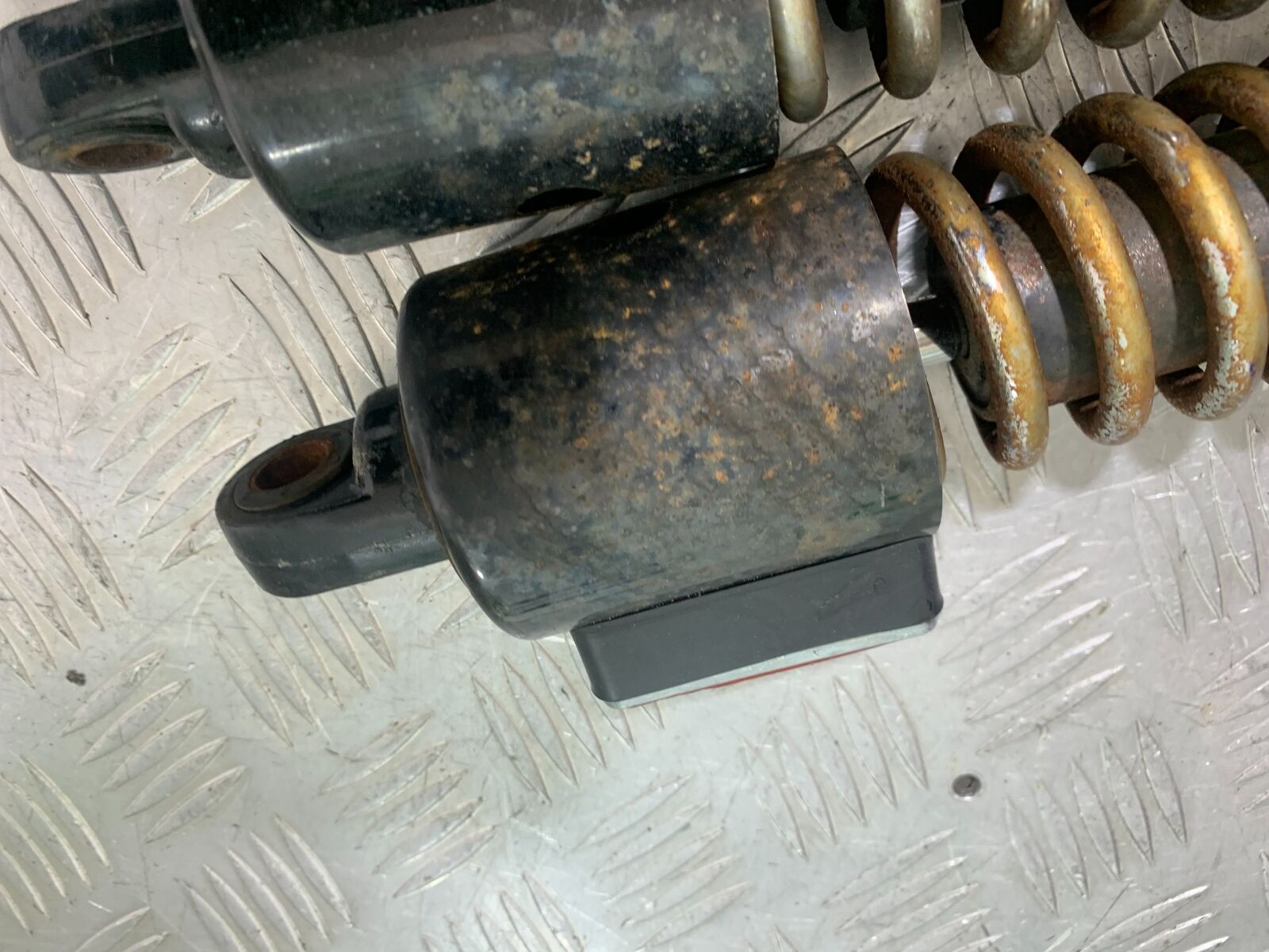 YAMAHA XS1100 MIDNIGHT SPECIAL REAR SHOCKS  YEAR 1980-1982 (CMB1122)