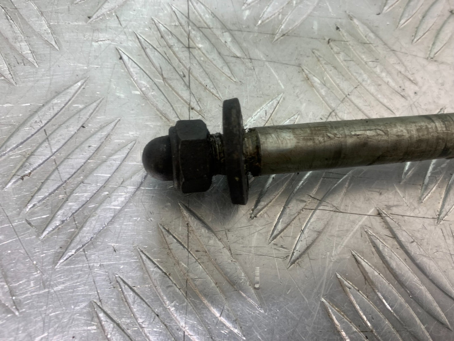SUZUKI GS500 GS 500 FRONT WHEEL SPINDLE   YEAR 2001-2008 (CMB1254)