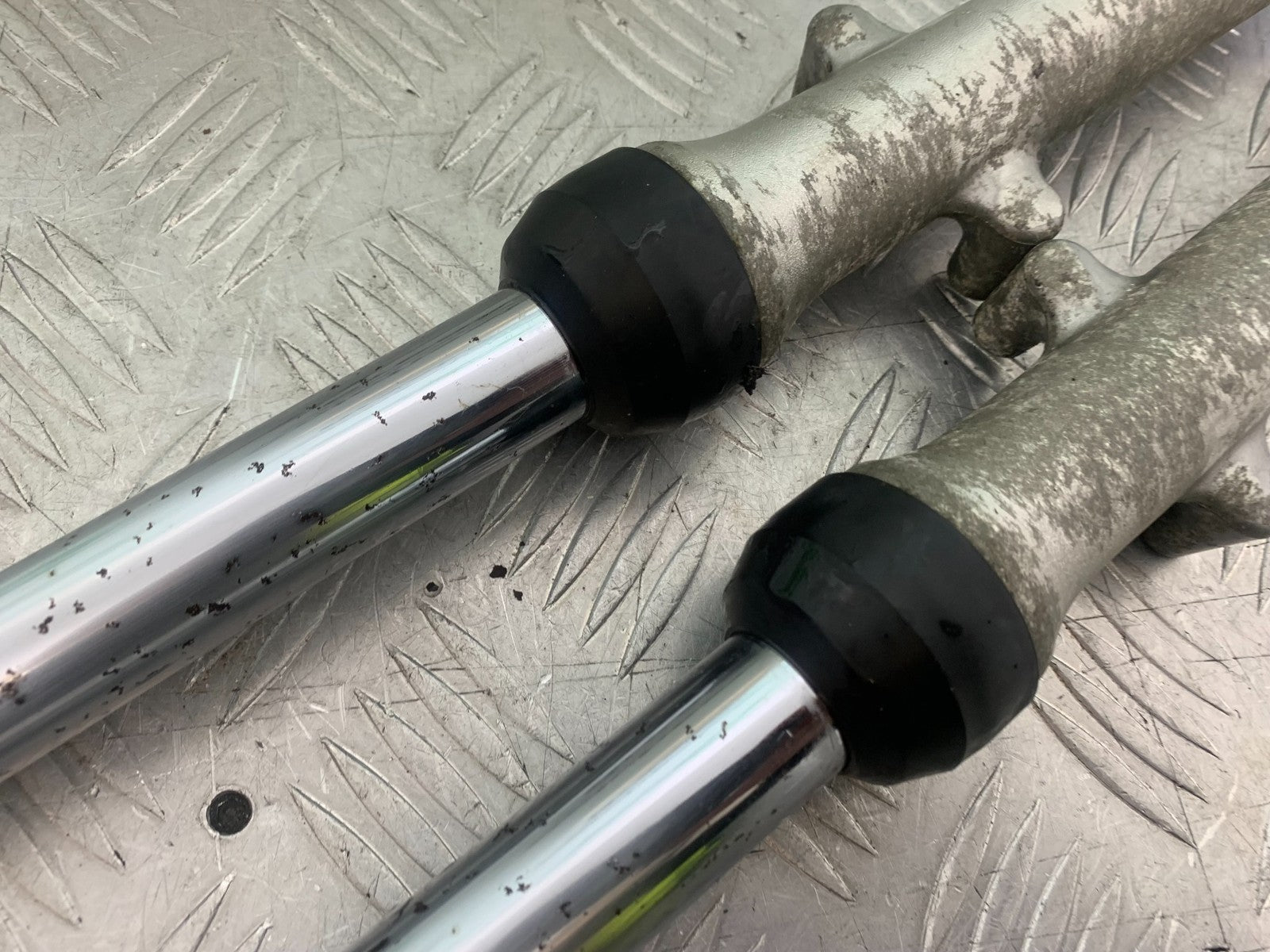 SUZUKI GP100 GP 100 FORKS  YEAR 1978-1988 (CMB1259)