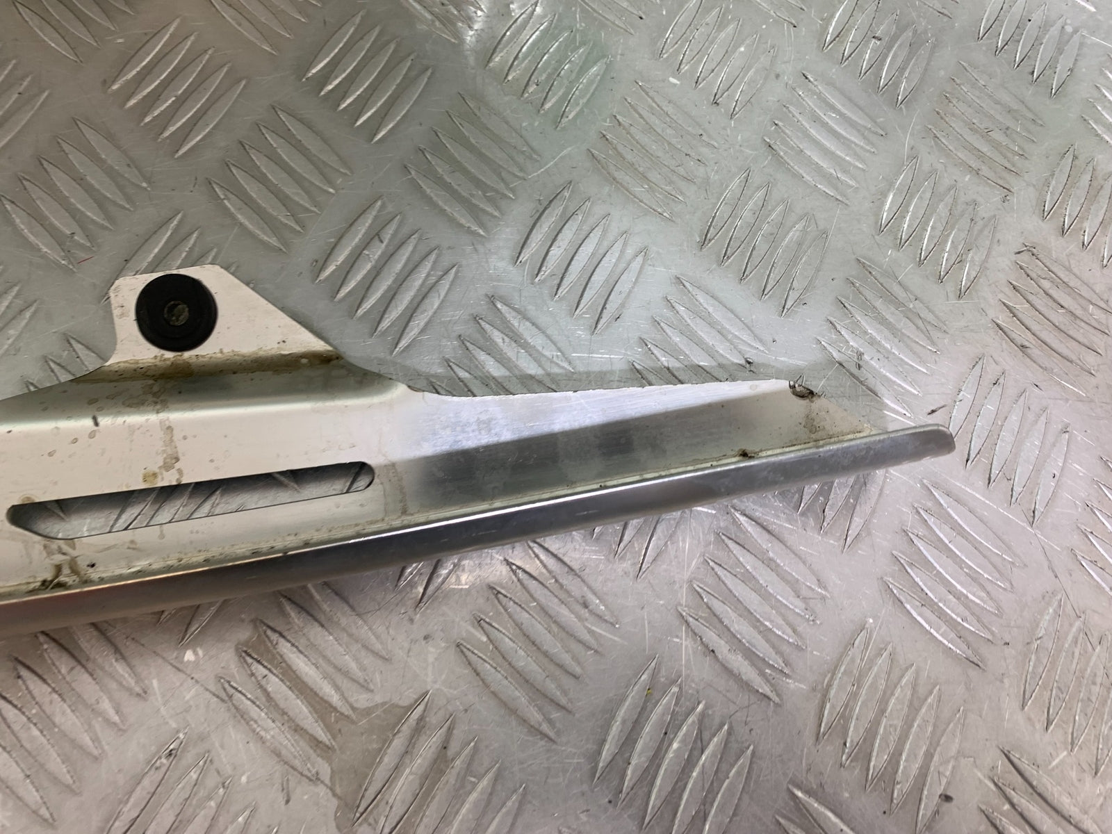 SUZUKI GSF1200  GSF 1200 BANDIT CHAIN GUARD YEAR 1997-2000 (CMB1149)