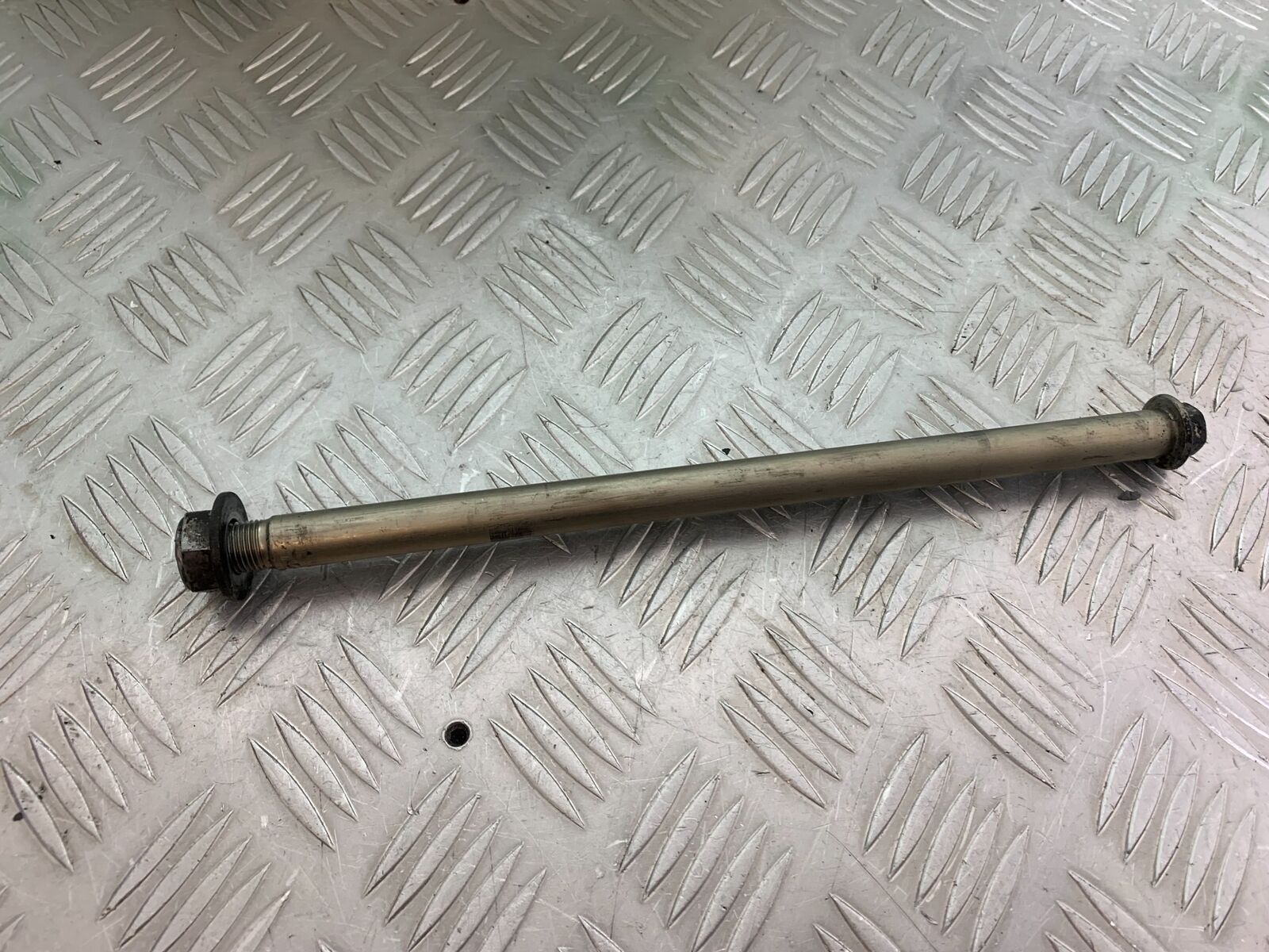 TRIUMPH TIGER 800 SWINGARM SPINDLE  YEAR 2011-2014 (CMB1113)