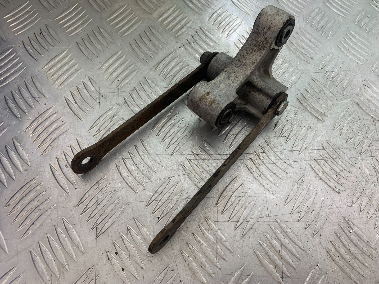 KAWASAKI Z750 Z 750 REAR SHOCK LINKAGE YEAR 2004-2006  (CMB1234)