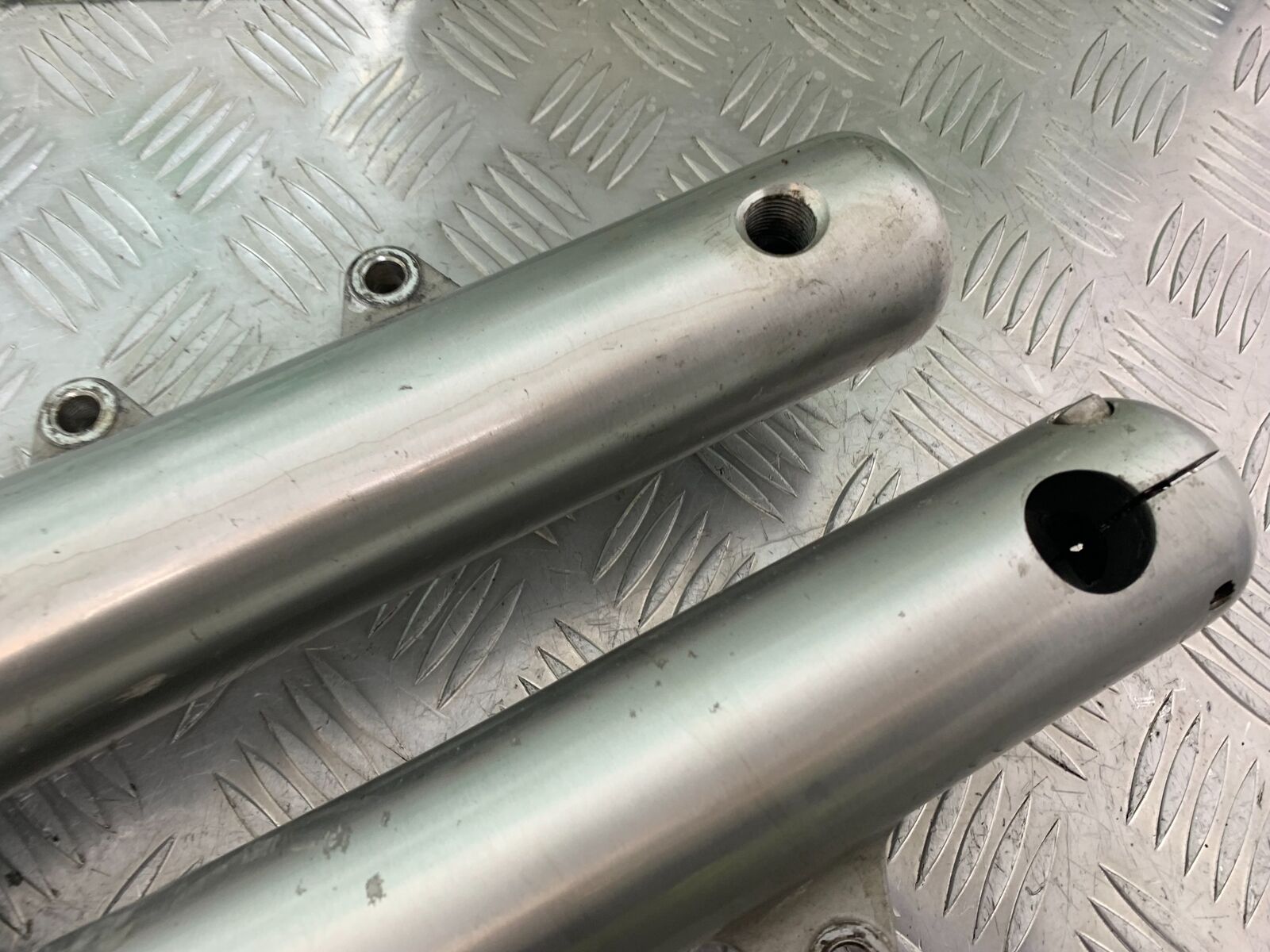TRIUMPH THUNDERBIRD 1600 FORKS (DAMAGED)  YEAR 2011 (CMB1107)