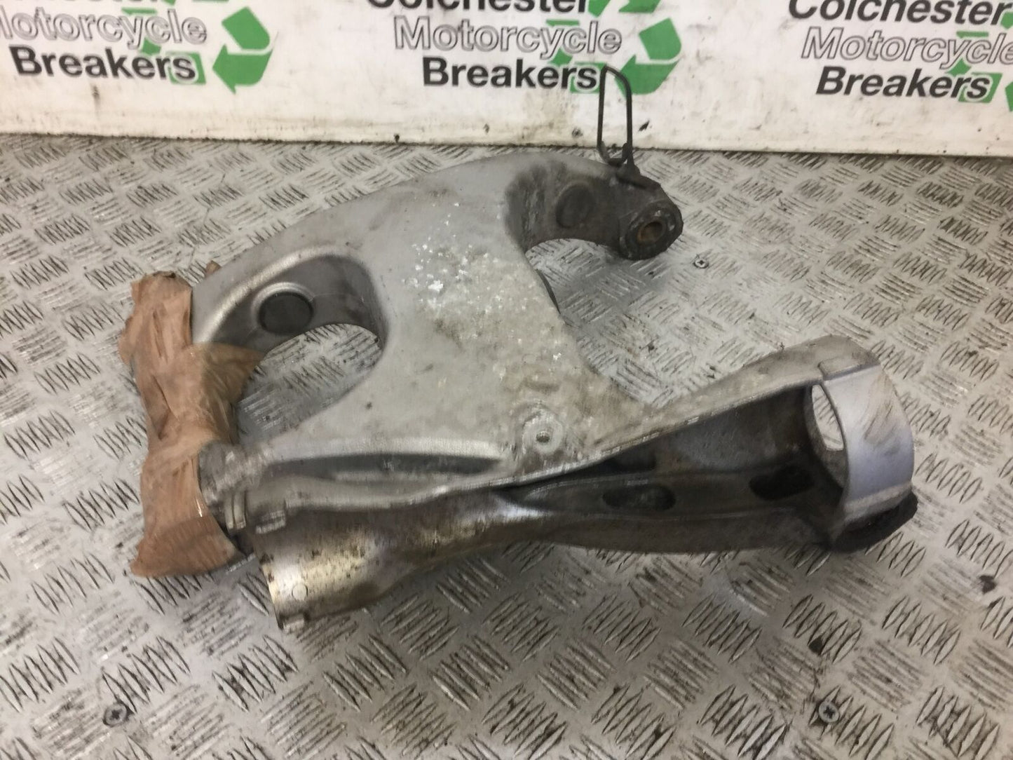 KAWASAKI GTR1400 GTR 1400 SWINGARM  YEAR 2010 (STOCK 716)
