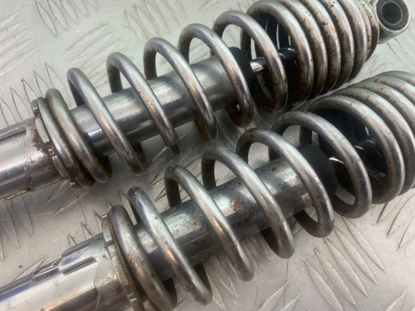 YAMAHA XV535 XV 535 VIRAGO REAR SHOCKS  YEAR 1994-02 (CMB1139)