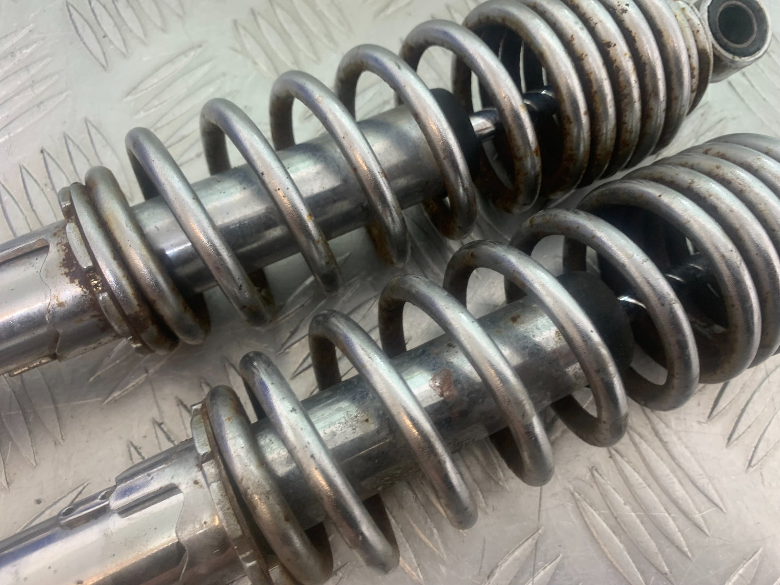 YAMAHA XV535 XV 535 VIRAGO REAR SHOCKS  YEAR 1994-02 (CMB1139)