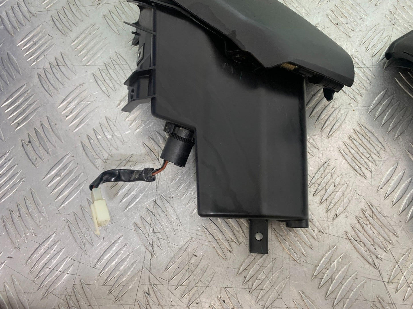 YAMAHA XMAX 300 LEFT AND RIGHT POCKETS  YEAR 2017-2020 (CMB1218)