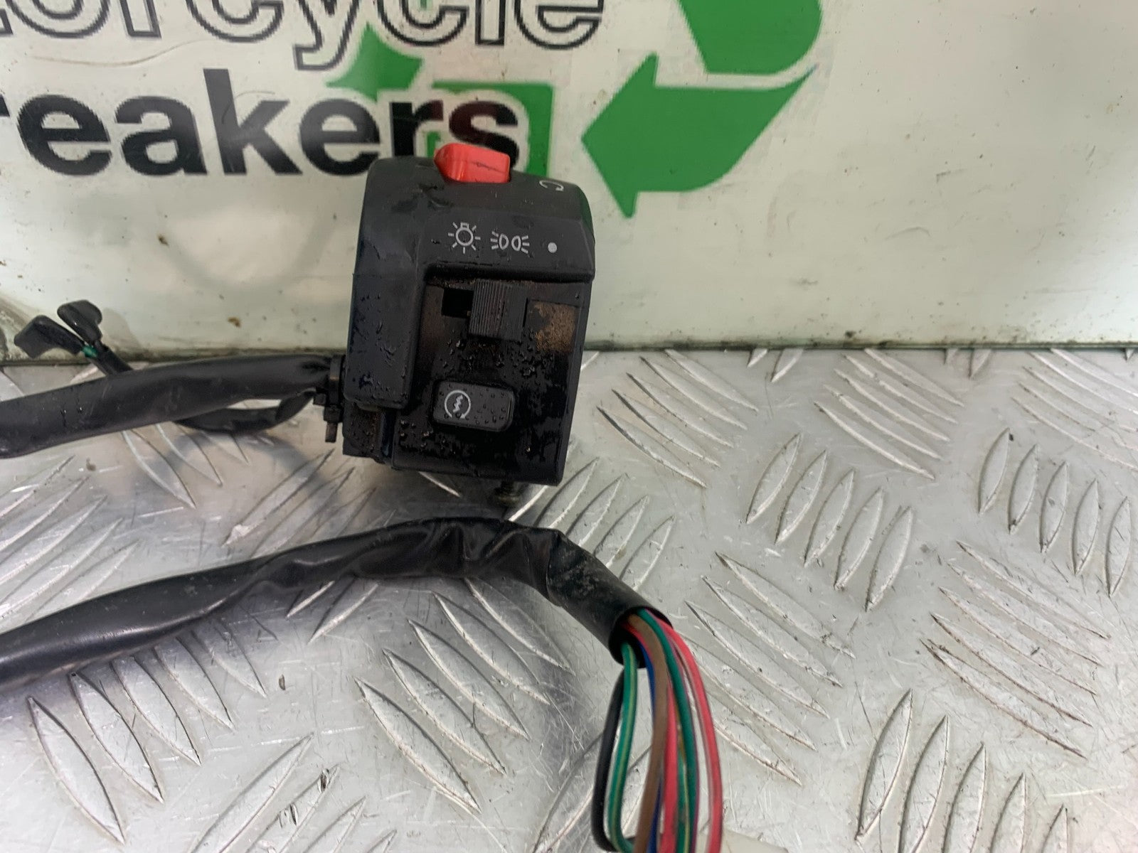NECO ALEXONE 125 RIGHT SWITCH GEAR YEAR 2016-2022  (CMB1273)
