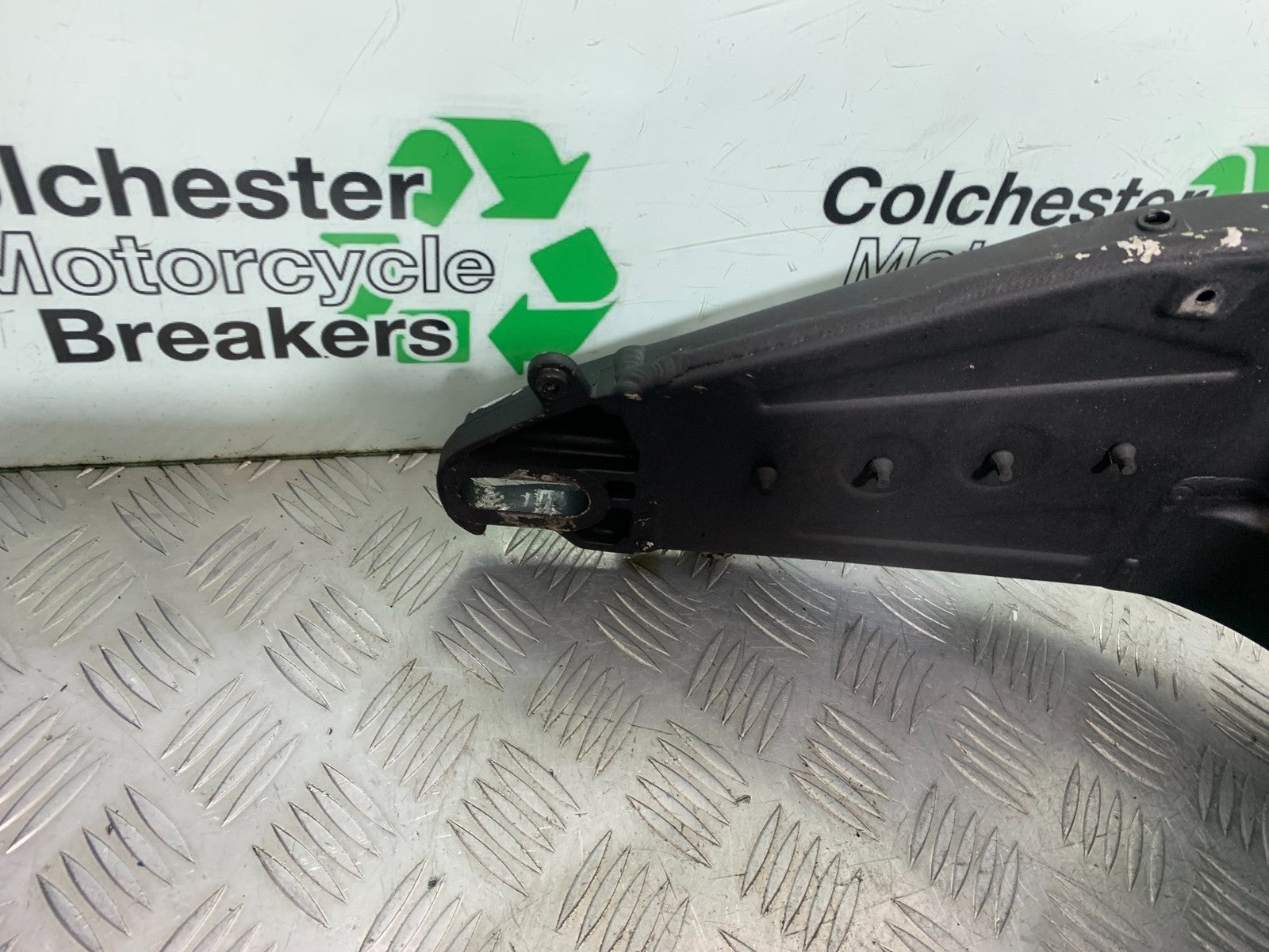 KAWASAKI ZX10R ZX10 R SWINGARM  2008-2010 (CMB1301)