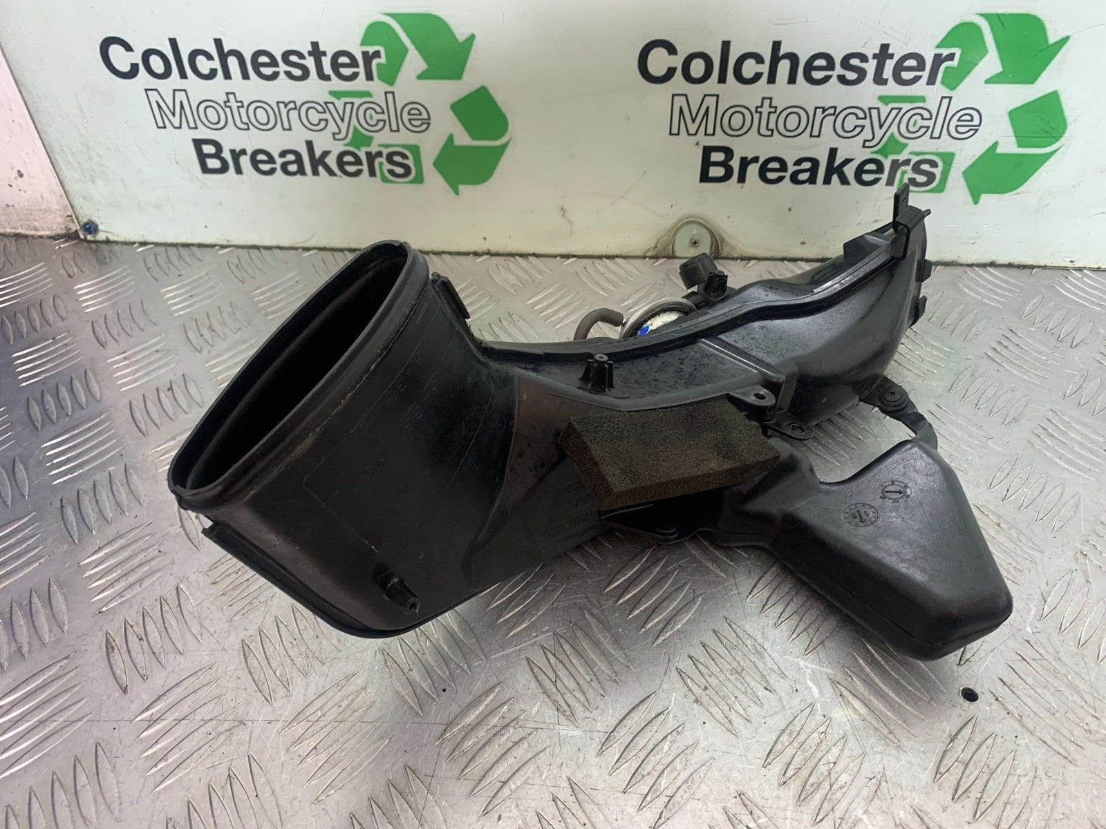 HONDA CBR1000 rr FIREBLADE LEFT AIR TUBE  YEAR 2012-2016 (CMB1198)
