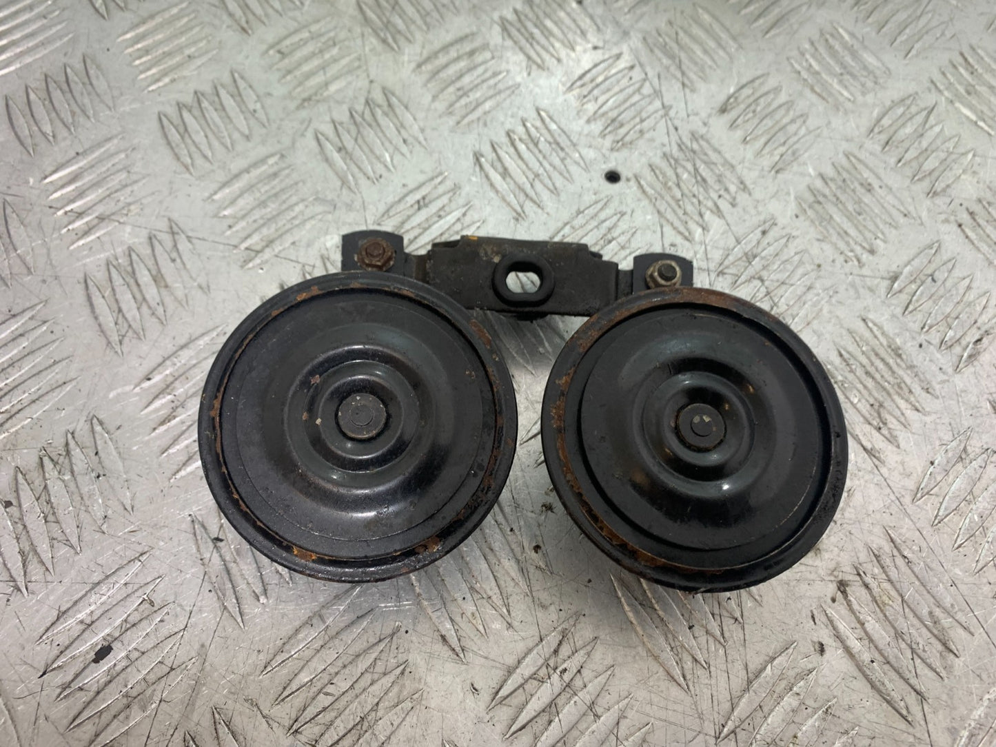 HONDA VT700 VT 700 SHADOW HORNS   YEAR 1984-85 (CMB1328)