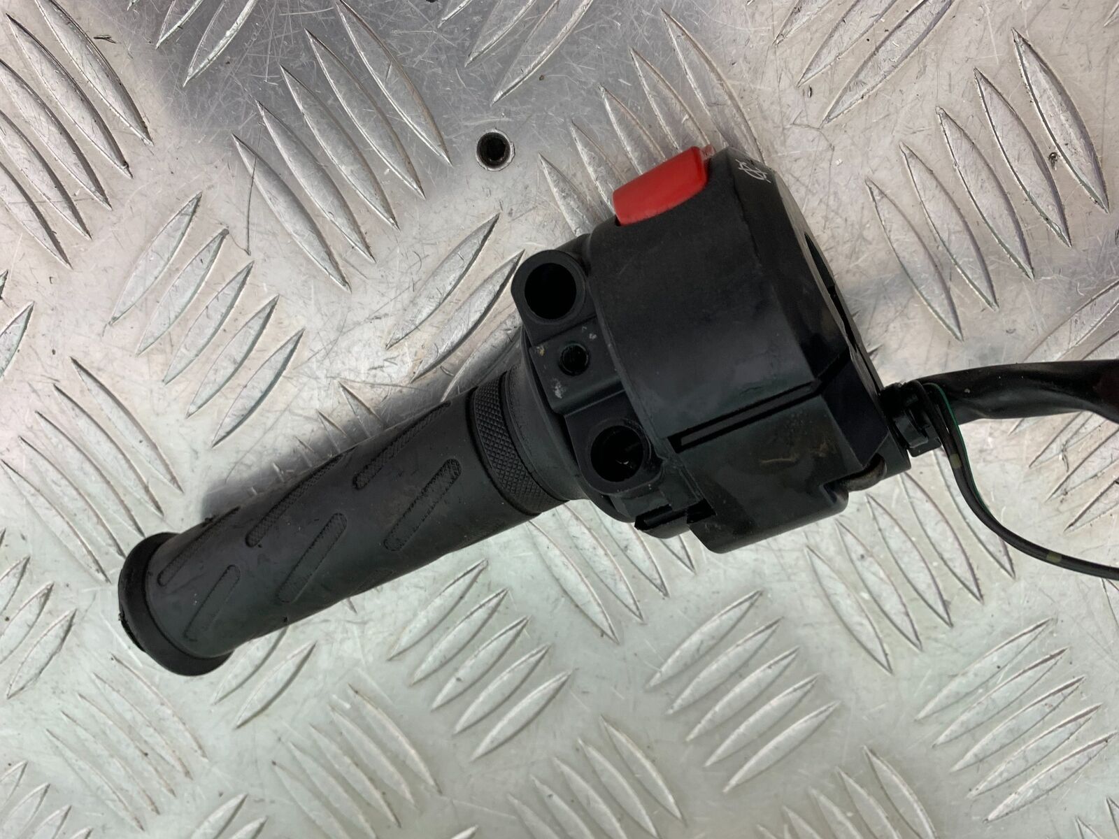 SUZUKI GSF650 GSF 650 RIGHT SWITCH GEAR  YEAR 2005-06  (CMB1028)