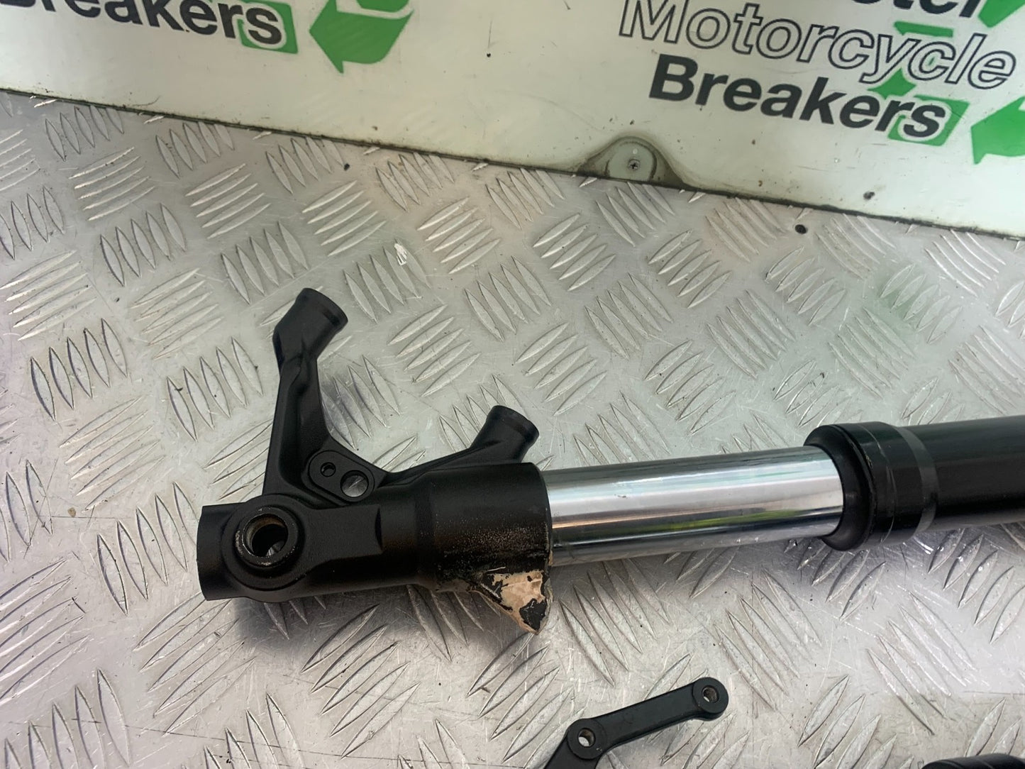YAMAHA YZF R7 FORKS (DAMAGED) YEAR 2022-2025 (CMB1255)