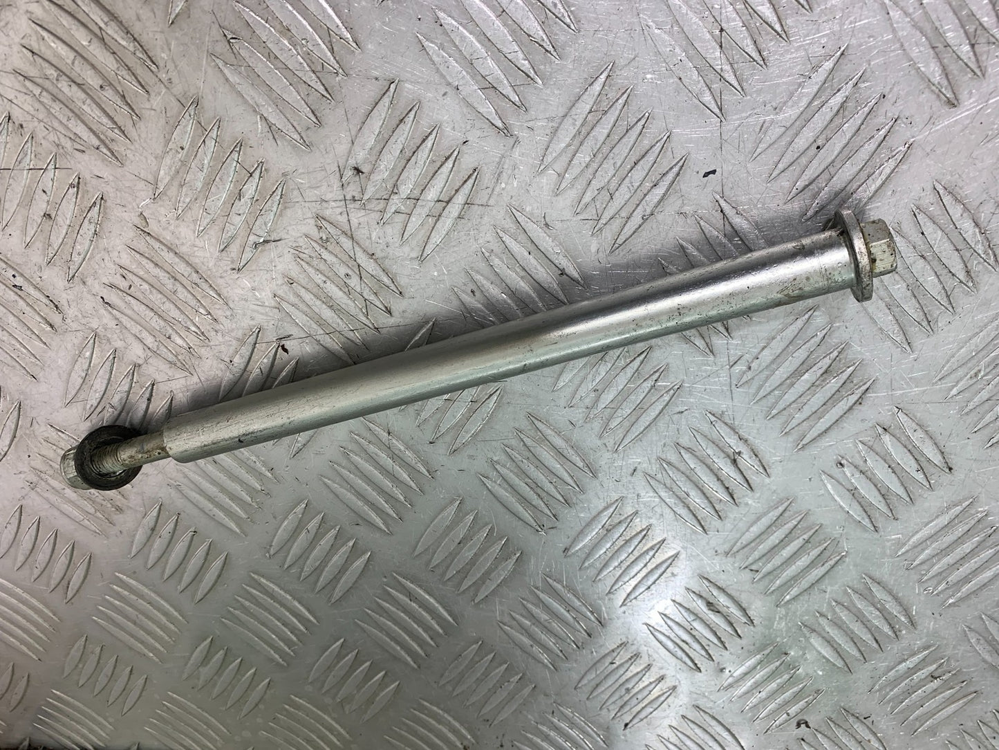 ROYAL ENFIELD HIMALAYAN 411 SWINGARM SPINDLE  YEAR 2018-2023 (CMB1279)