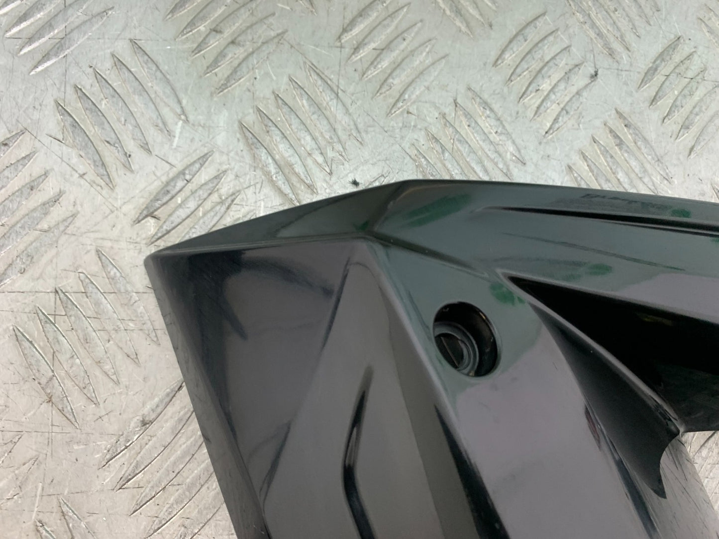 KAWASAKI ZX10R ZX10 R LEFT FAIRING INFILL PANEL   2008-2010 (CMB1301)