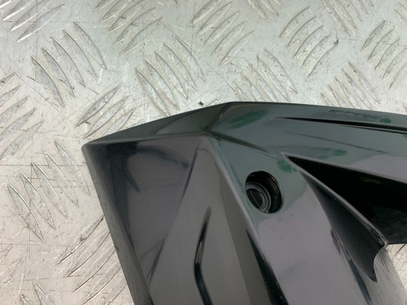 KAWASAKI ZX10R ZX10 R LEFT FAIRING INFILL PANEL   2008-2010 (CMB1301)