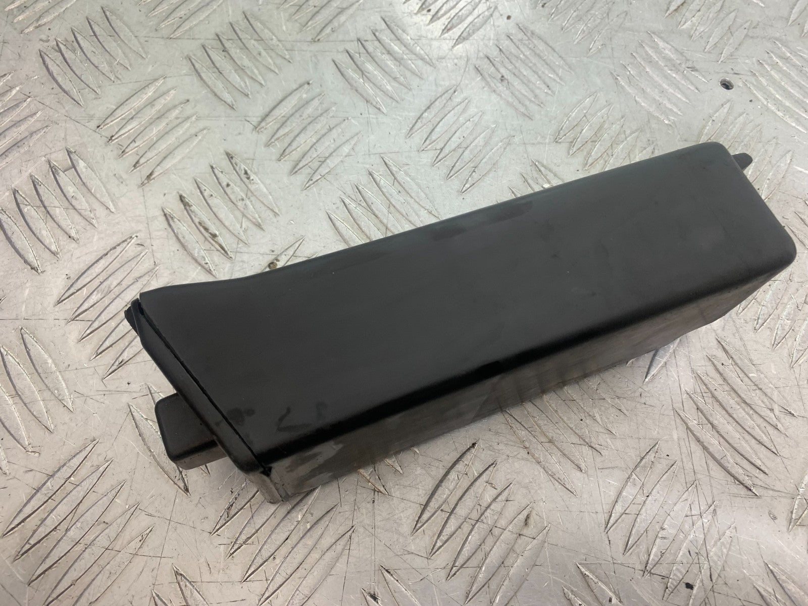 KAWASAKI GPZ600 GPZ 600 STORAGE BOX  YEAR 1988-90 (CMB1258)