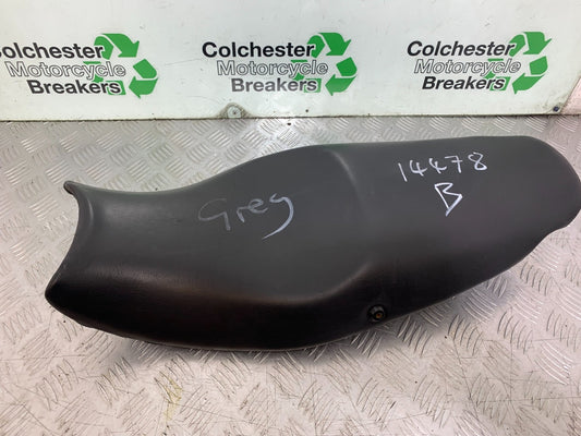 TRIUMPH 955i SPRINT ST SEAT YEAR 1999-04 (CMB1230)