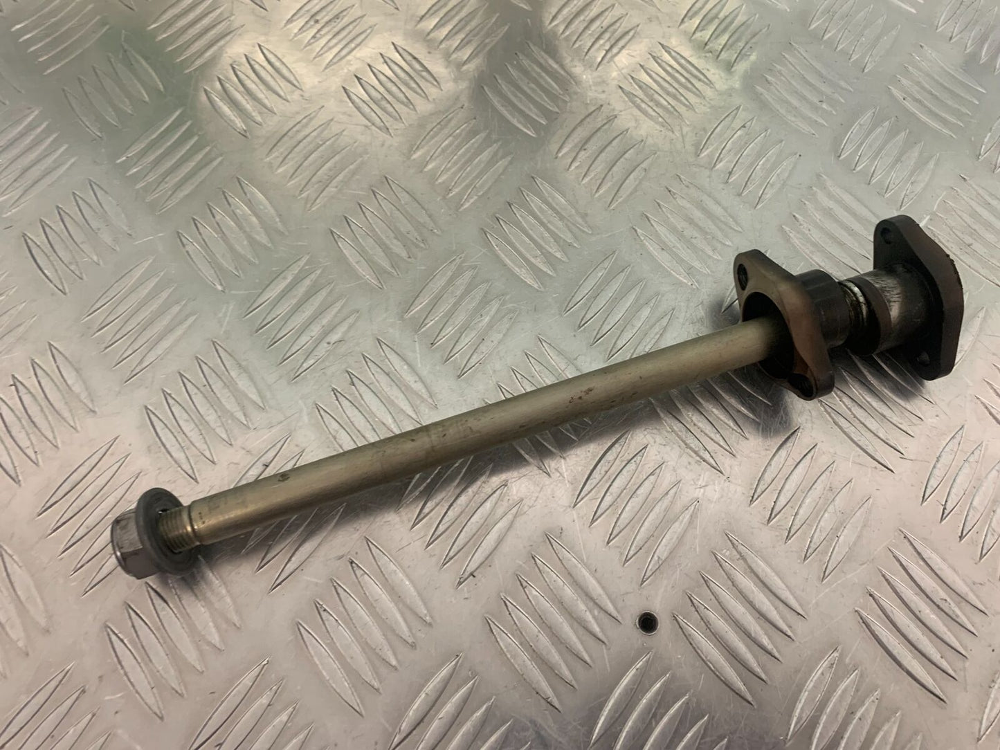 TRIUMPH 675 STREET TRIPLE RX SWINGARM SPINDLE YEAR  2015-17 (STOCK 971)
