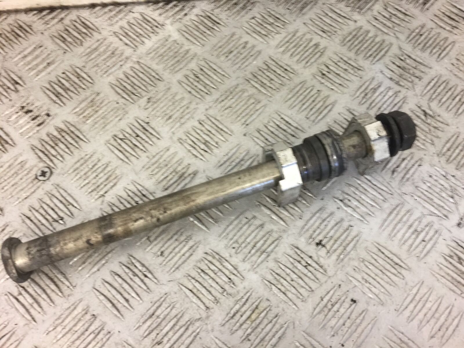 TRIUMPH TIGER 800 XCX REAR WHEEL SPINDLE  2018-2021 (STOCK 548)