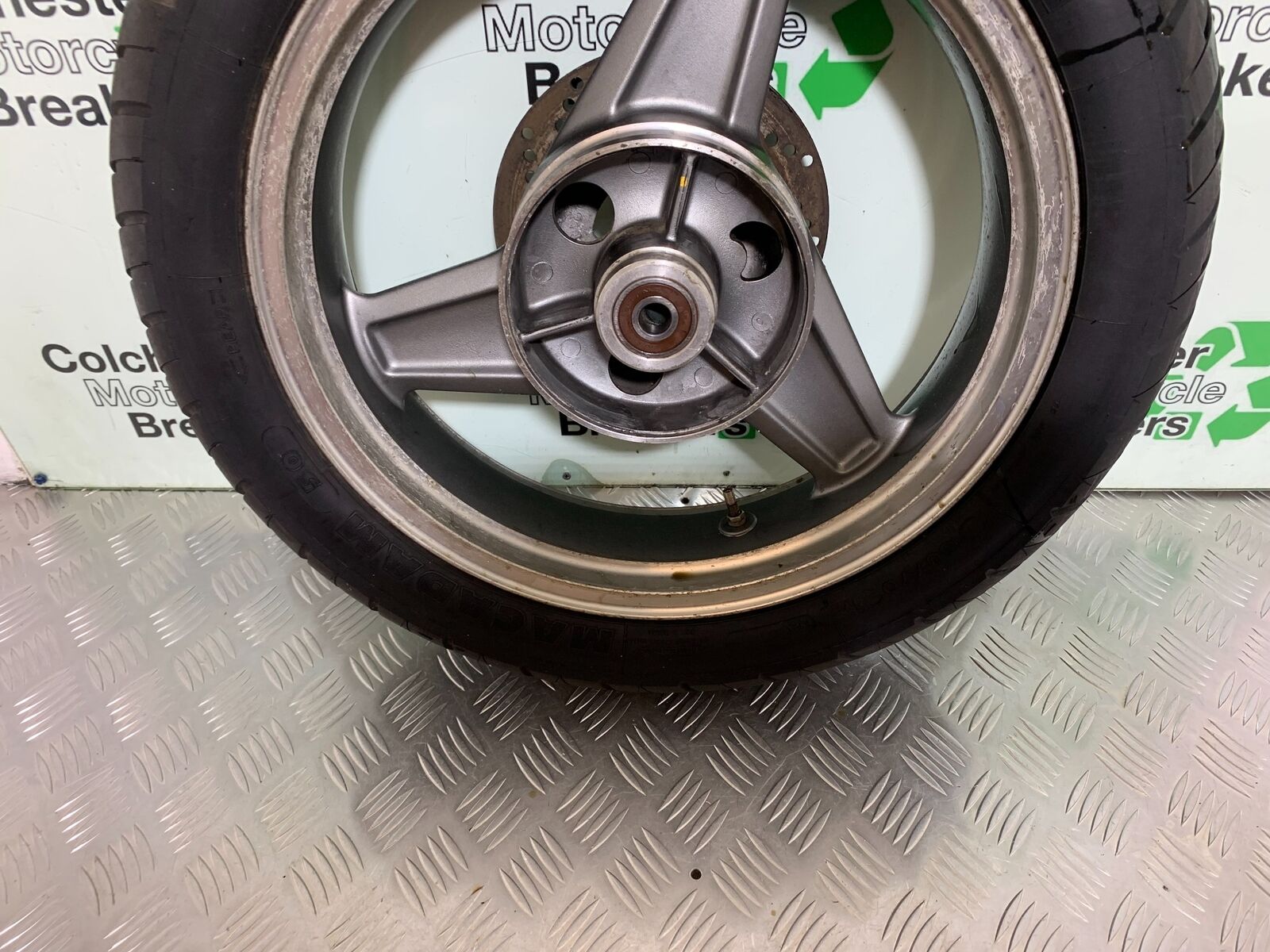 KAWASAKI ZR 750 ZEPHYR REAR WHEEL  YEAR 1991-95 (CMB1008)
