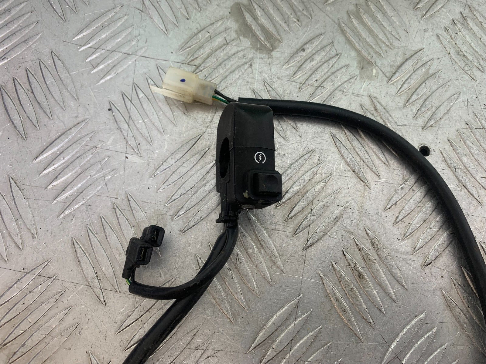HONDA CBF125 CBF 125 RIGHT SWITCH GEAR   YEAR 2009-14  (CMB1172)