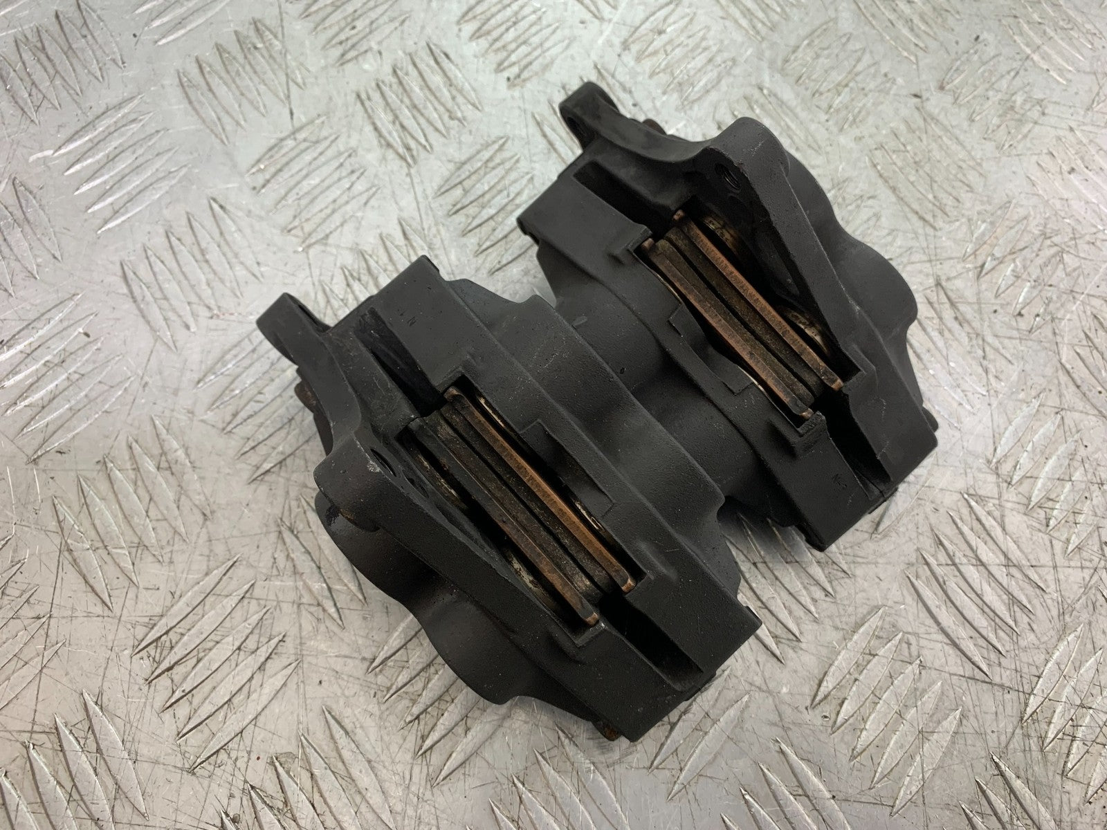 TRIUMPH 955I SPRINT RS FRONT CALIPERS YEAR 1999-03 (CMB1313)