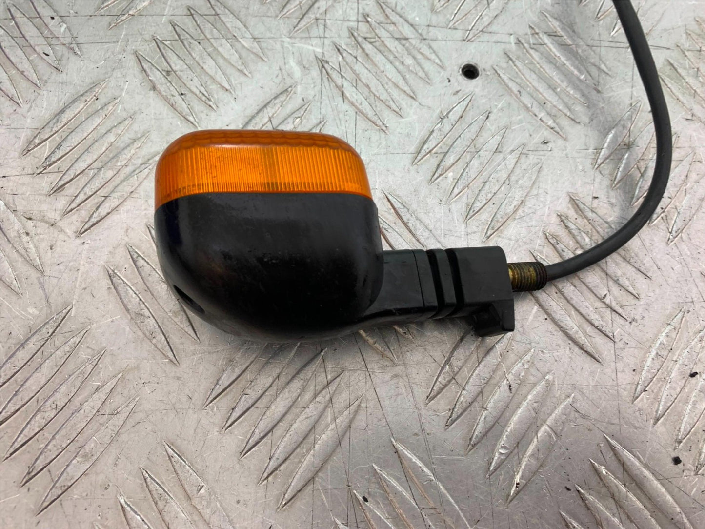 TRIUMPH 955i DAYTONA FRONT LEFT INDICATOR YEAR 2002-2006 (CMB1229)