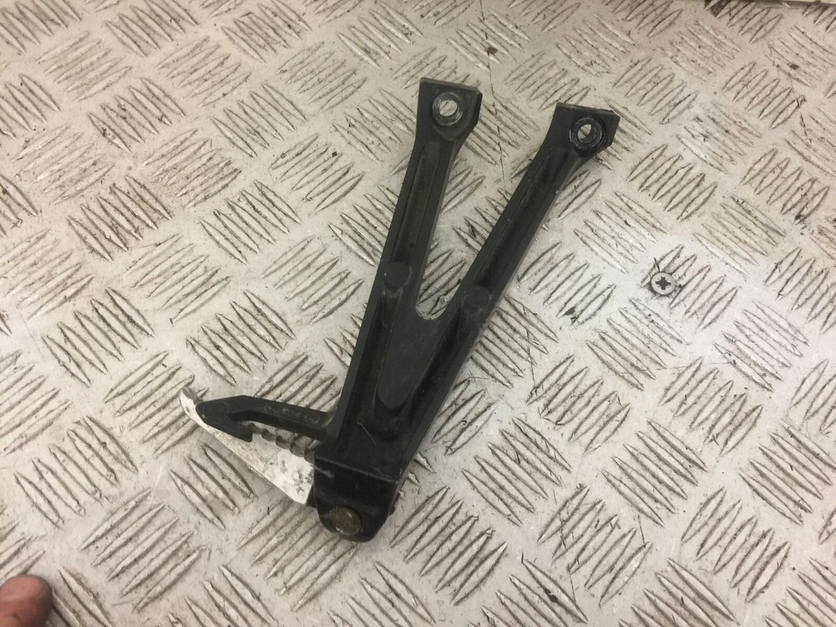SUZUKI GSXR 600 L1-L8 LEFT REAR HANGER AND PEG   YEAR 2011-2017 (STOCK 728)