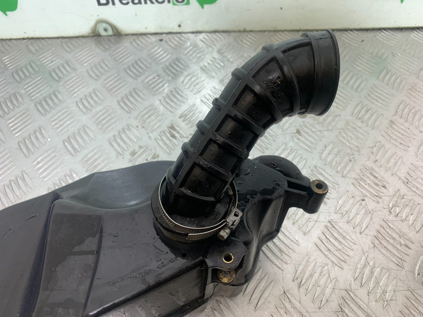 PIAGGIO VESPA GTS 125 AIRBOX  YEAR 2009-14 (CMB1261)