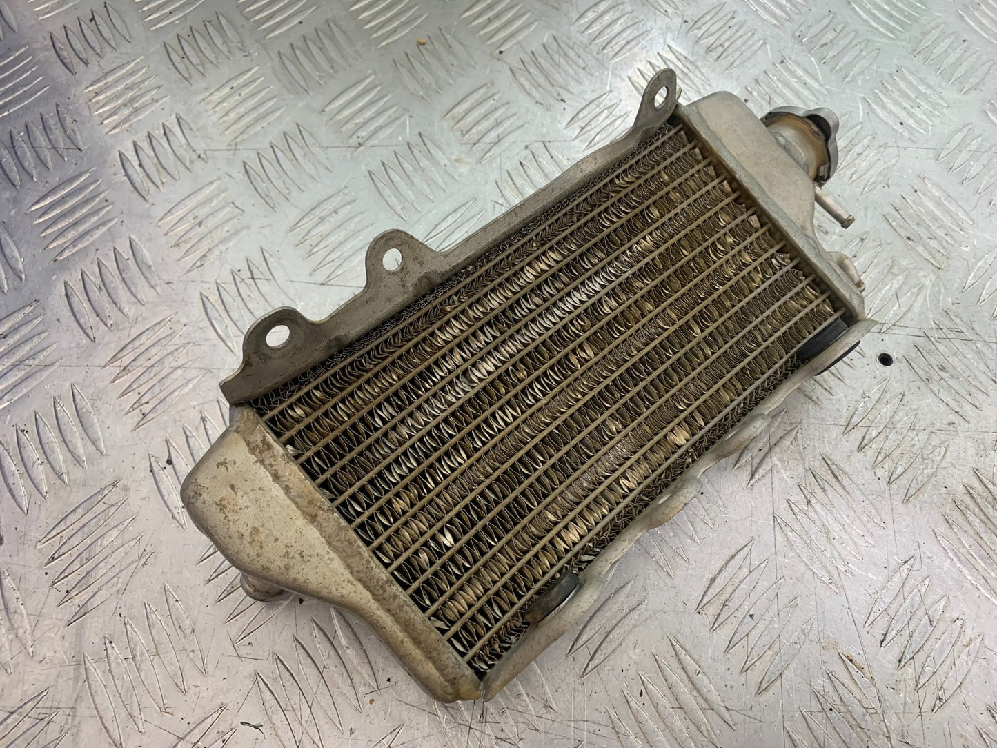 KAWASAKI KXF450 KXF 450 RIGHT  RADIATOR   YEAR 2013 CMB1217)