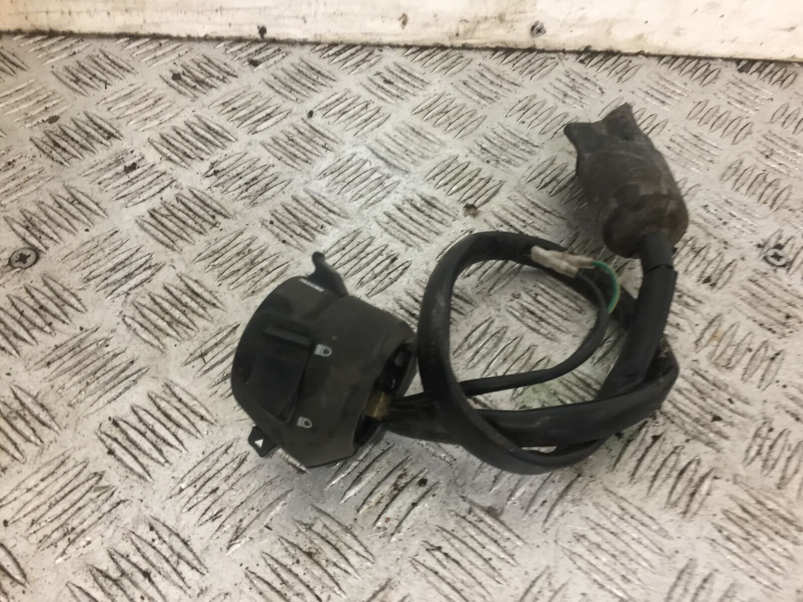 KAWASAKI J300 J 300 LEFT SWITCH GEAR  YEAR 2015 (STOCK 711)