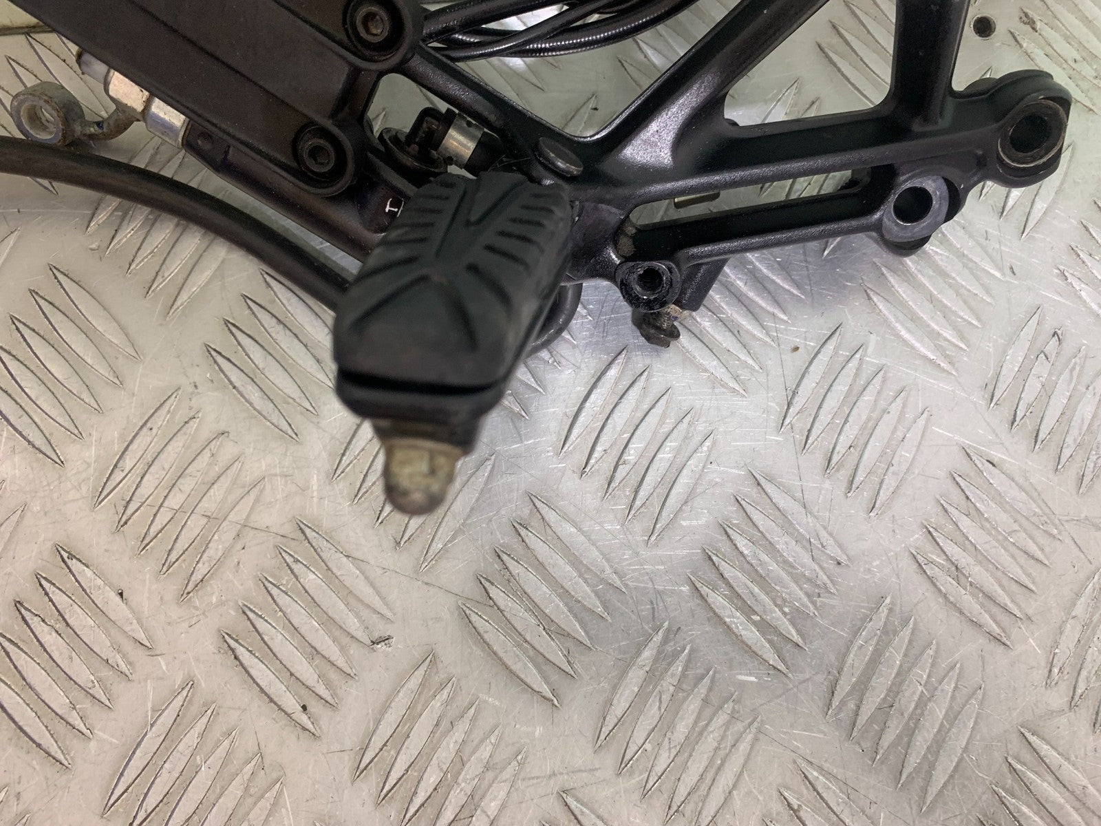 KTM DUKE 390 FRONT RIGHT HANGER YEAR 2017- 2023 (CMB1314)